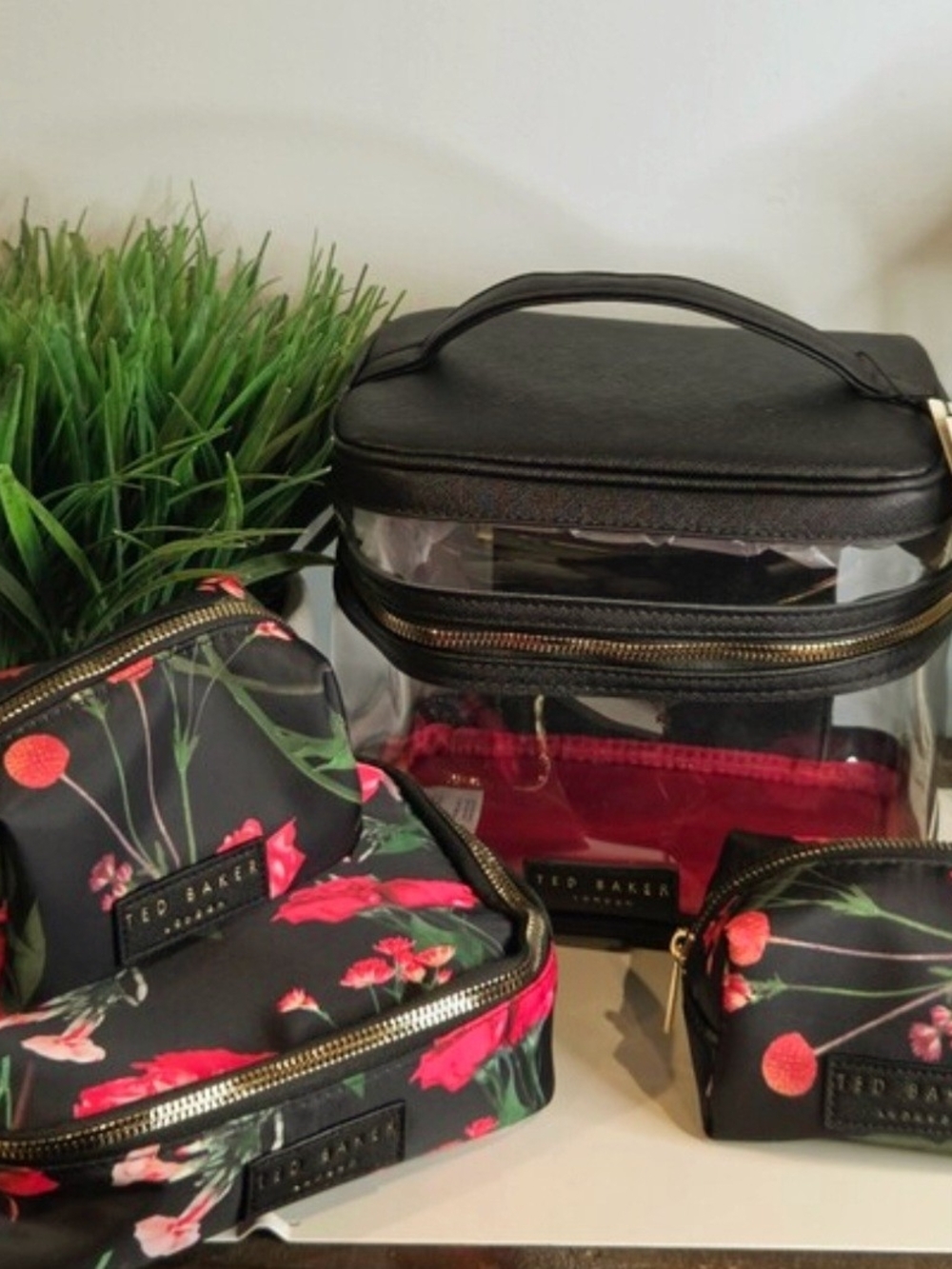 Ted Baker Clear & Floral Makeup Case - 4 Pieces - Picture 4 of 4